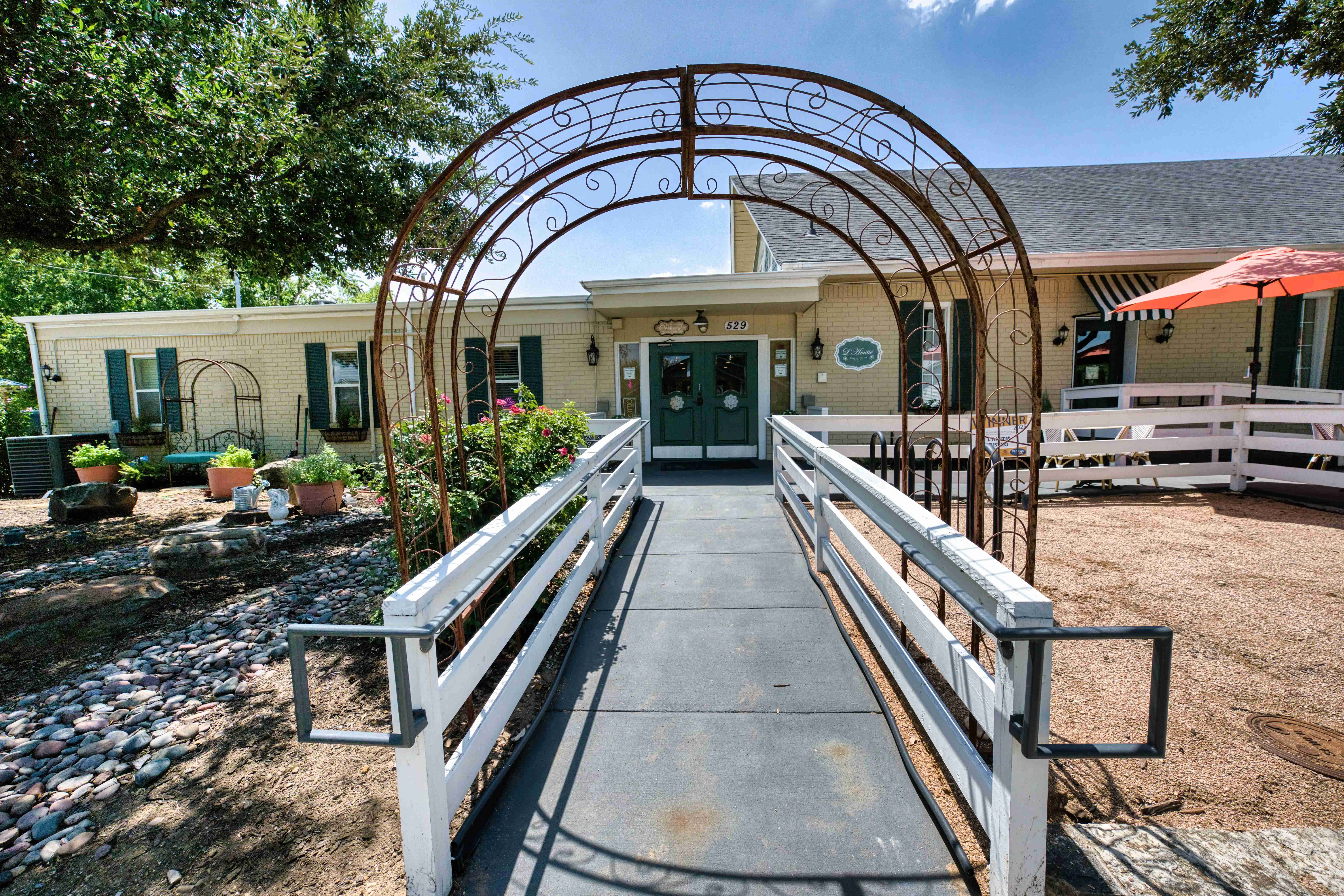 L'Amitié street view